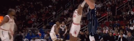 专业体育娱乐-来就是成串！克莱外线连中两记三分球帮助球队追分